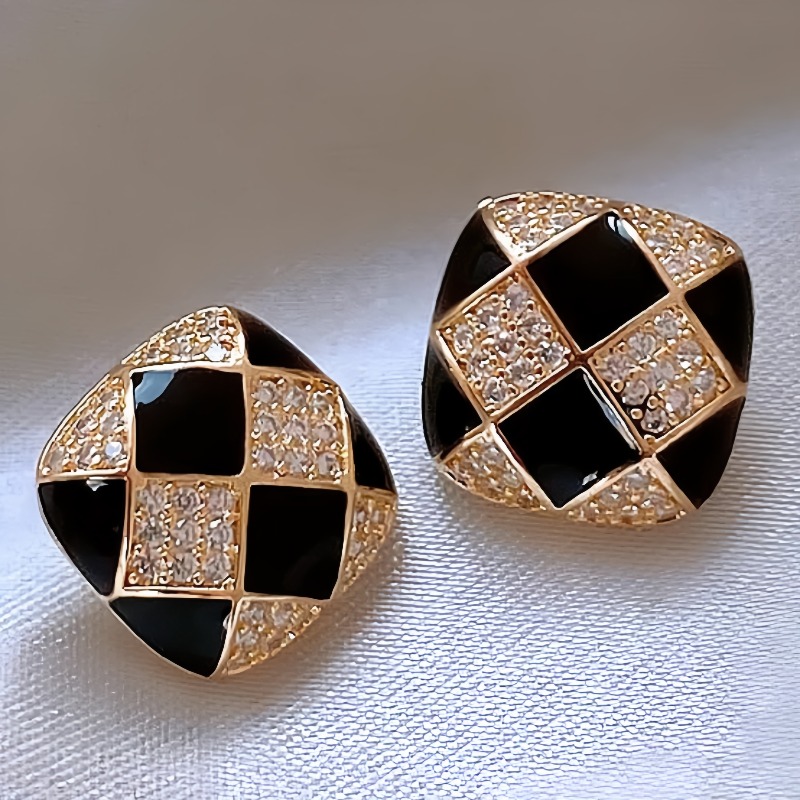Women's Vintage Enamel Checkerboard Pattern Stud Earrings